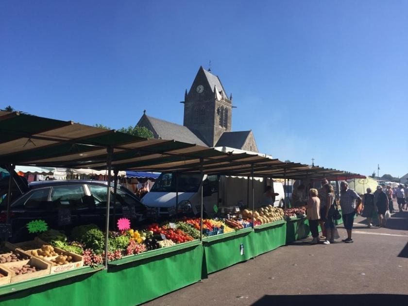 Gite Le C-47 Proche Des Plages Du Debarquement Sainte-Mère-Église Exteriér fotografie